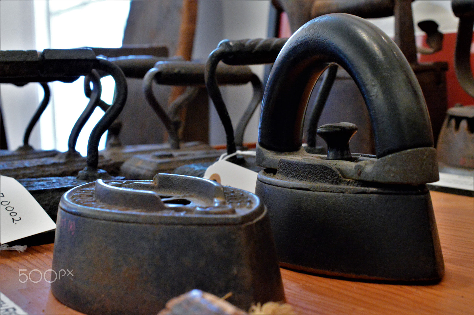 Nikon AF-S DX Micro Nikkor 40mm F2.8 sample photo. Antique iron photography