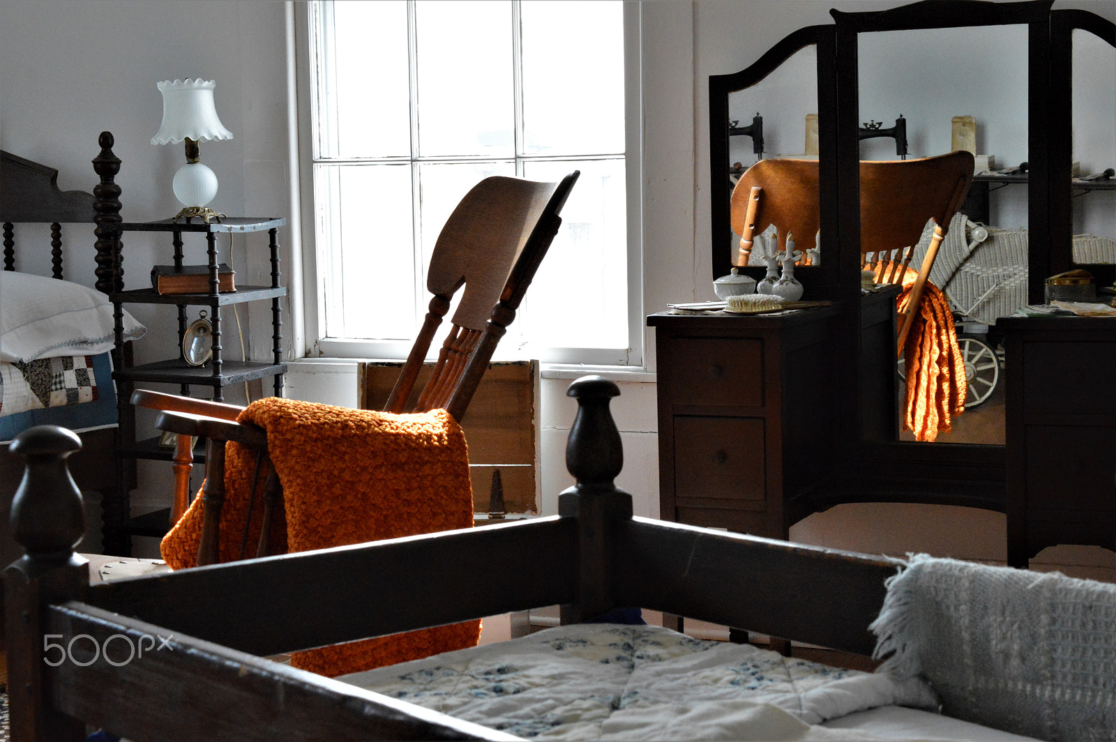 Nikon AF-S DX Micro Nikkor 40mm F2.8 sample photo. Winterville museum bedroom photography