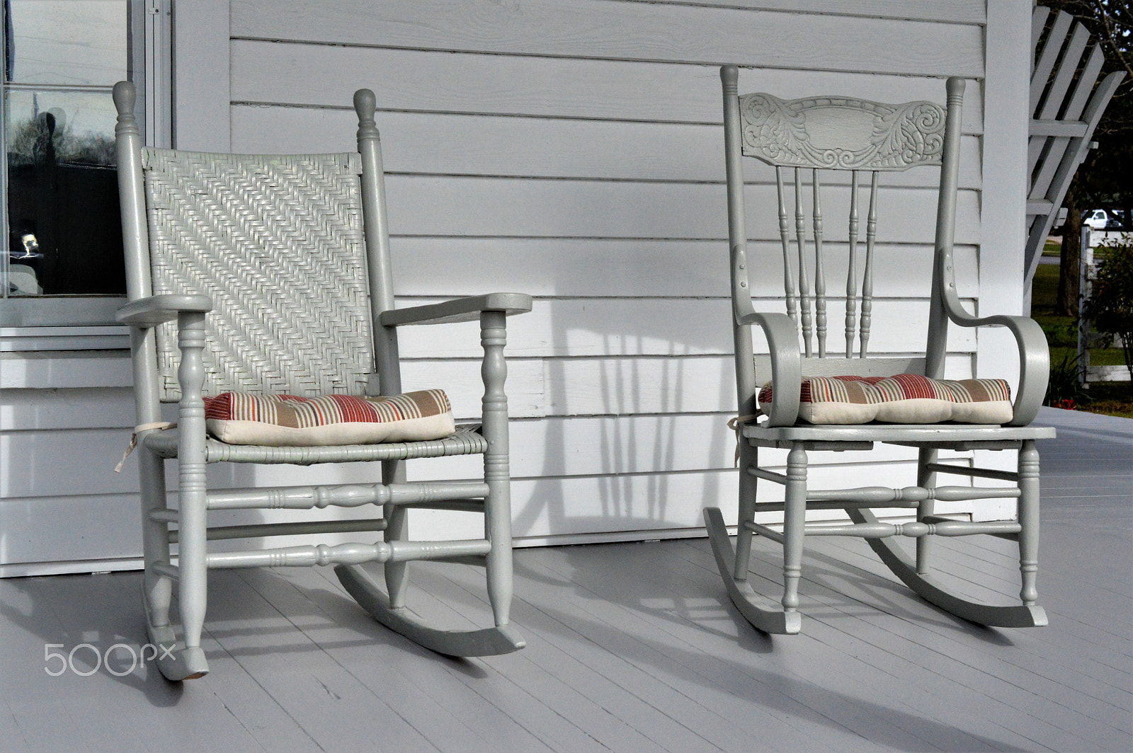 Nikon AF-S DX Micro Nikkor 40mm F2.8 sample photo. Pair of rocking chairs photography