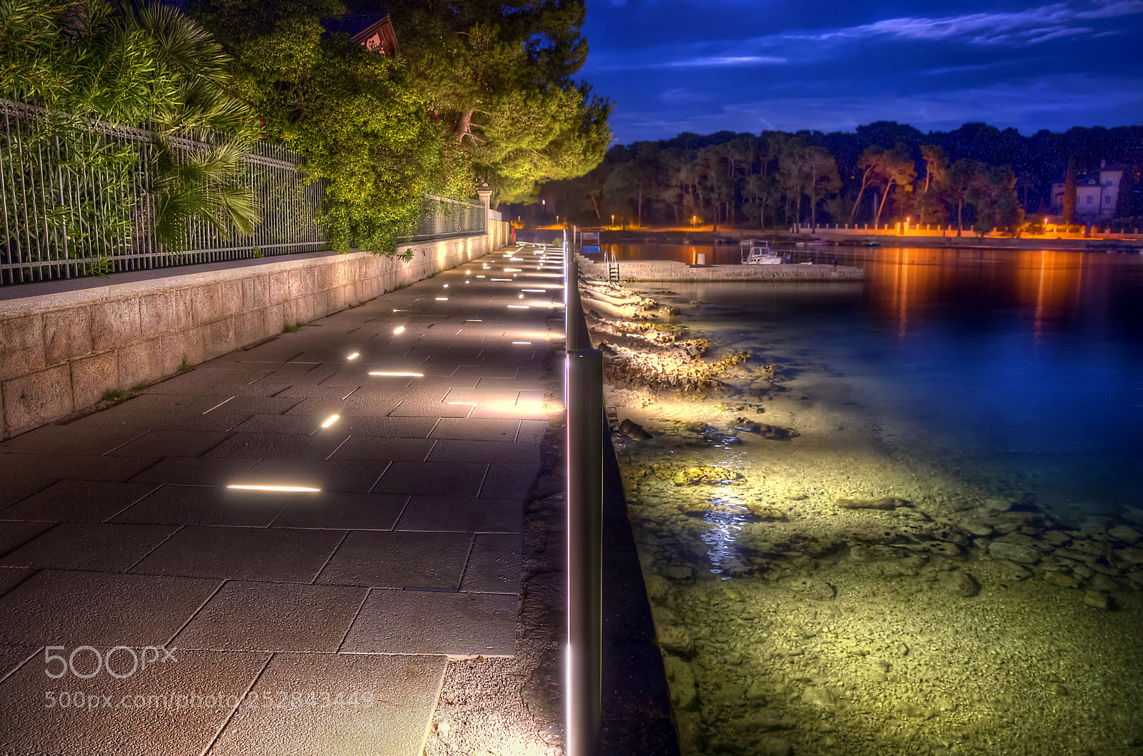 Pentax K-5 sample photo. A seafront promenade photography