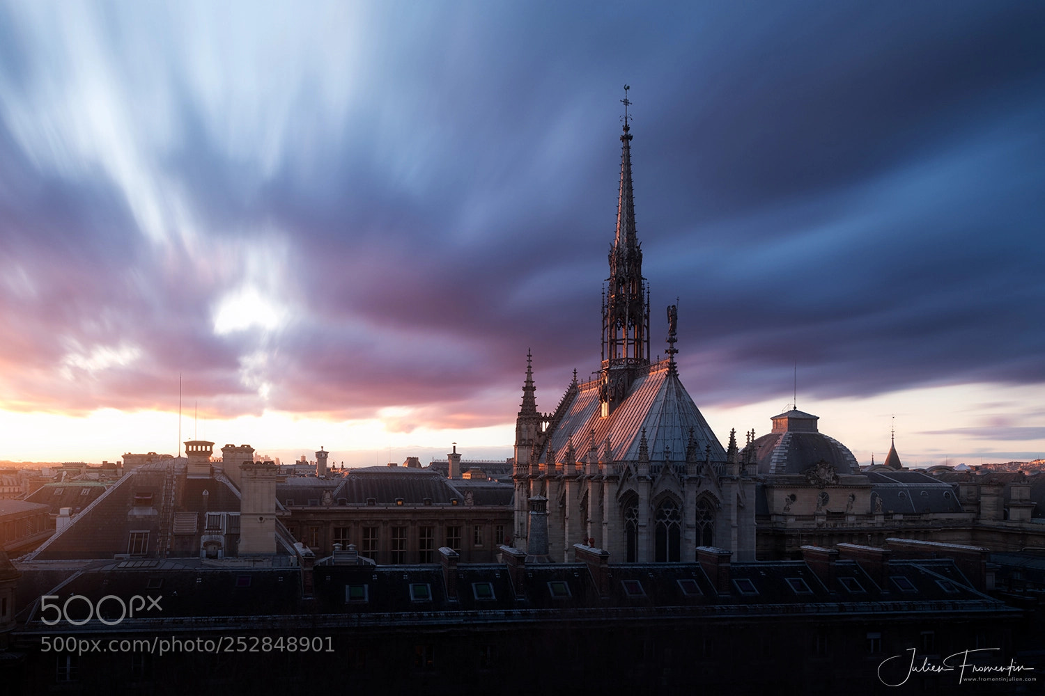 Canon EOS 5D Mark IV sample photo. Sainte-chapelle, paris photography