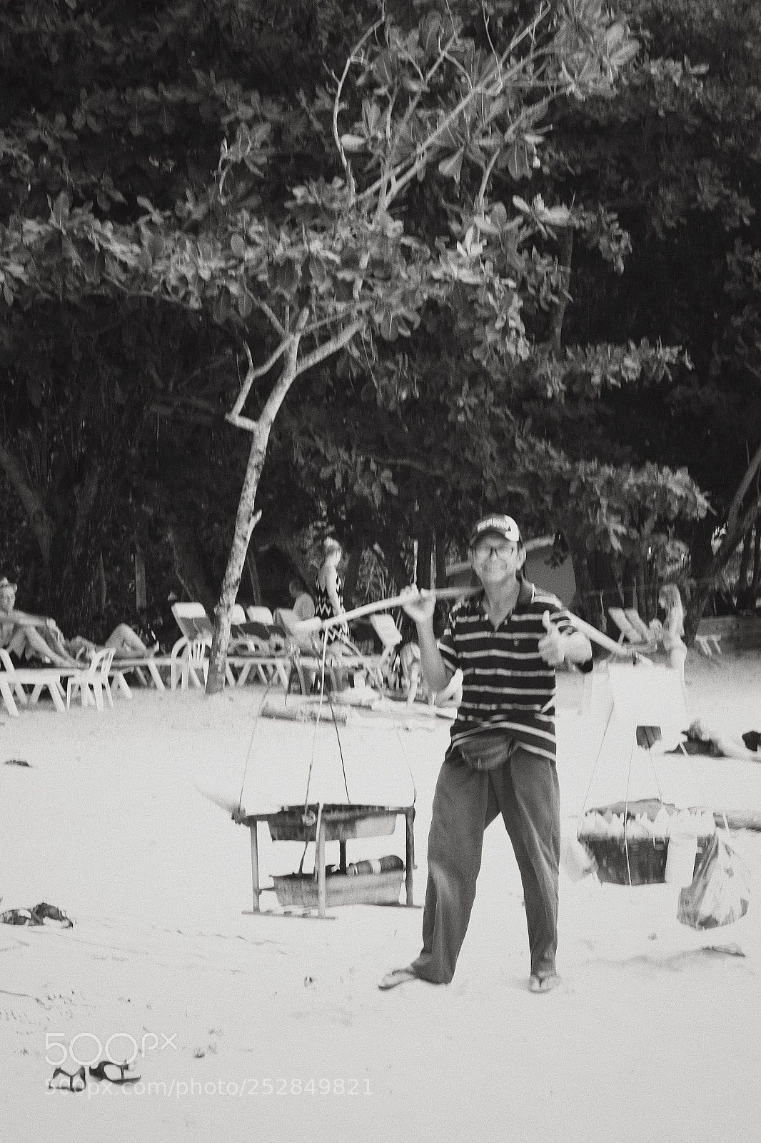 Fujifilm X-E1 sample photo. He is a corn-baker photography