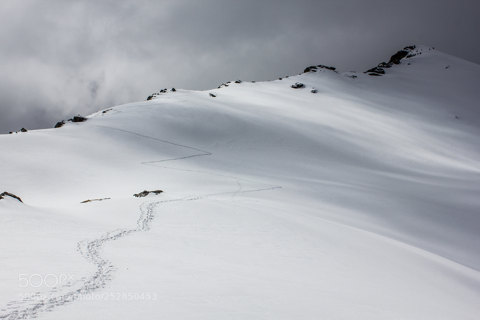 Canon EOS 550D (EOS Rebel T2i / EOS Kiss X4) sample photo. Kedarkantha summit peak photography