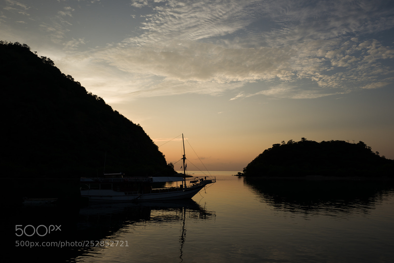 Leica Q (Typ 116) sample photo. Sunset in labuan bajo photography