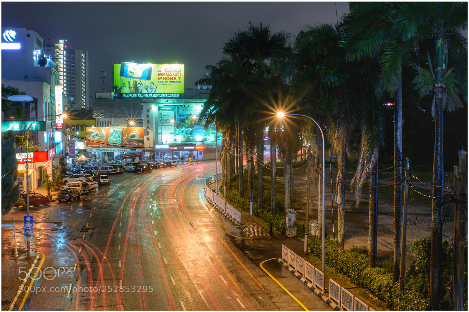 Nikon D7100 sample photo. It's a rainy night photography