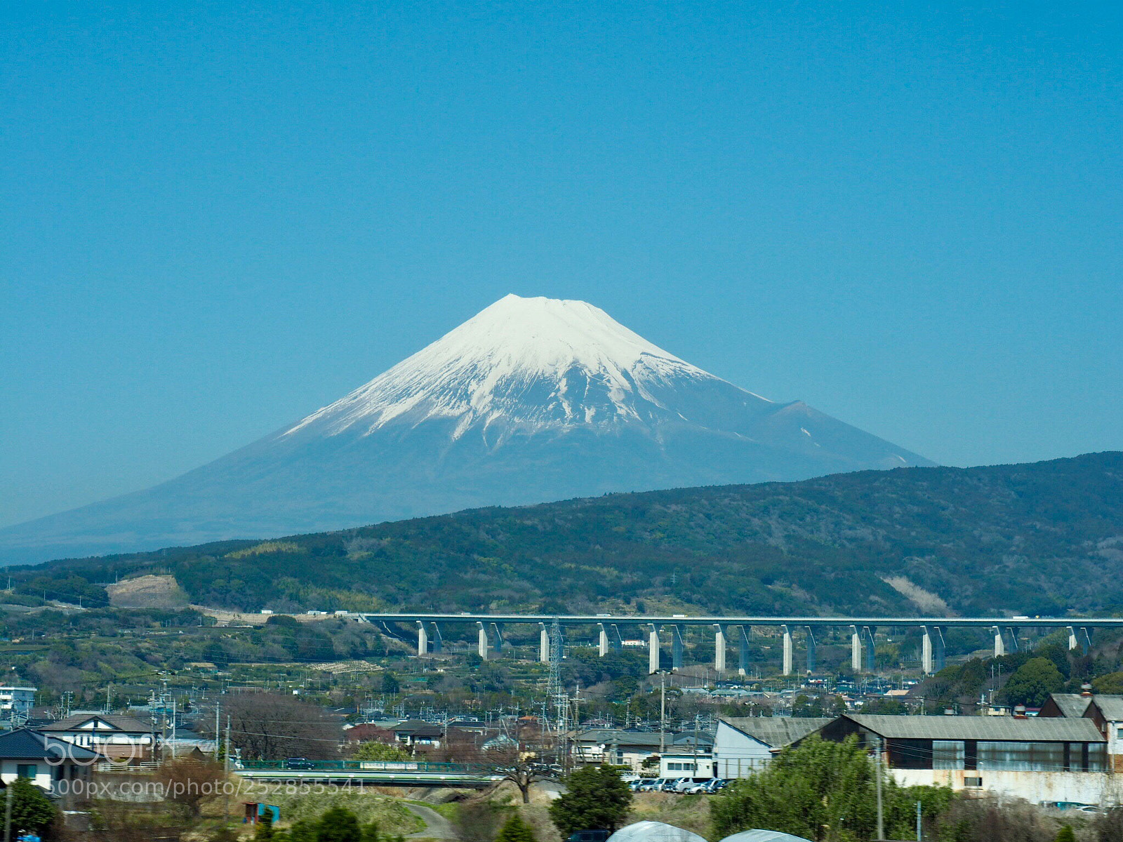 Olympus OM-D E-M10 sample photo. Mt fuji @ 280km/hr photography