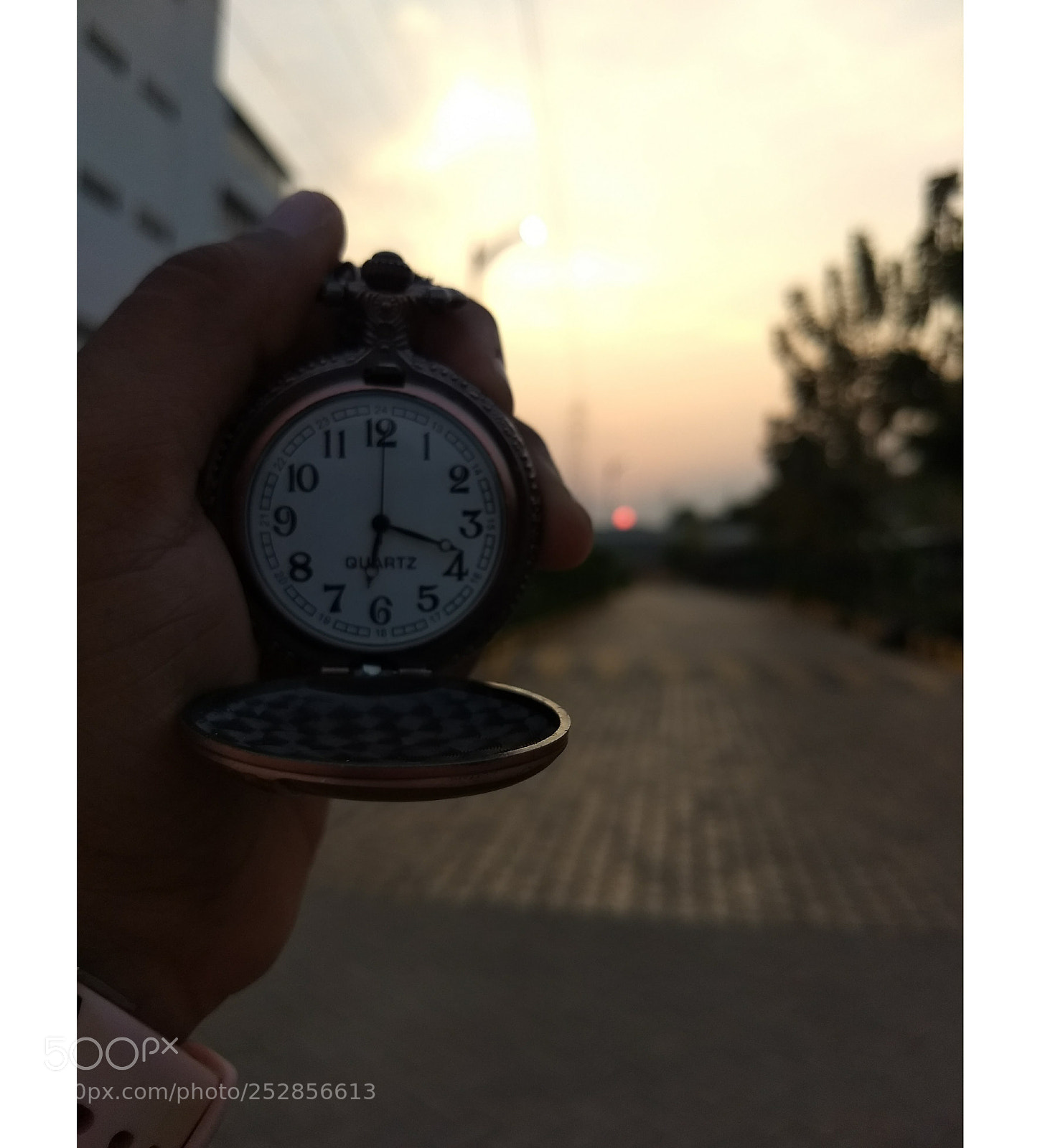 Motorola Moto G (5) Plus sample photo. Time photography