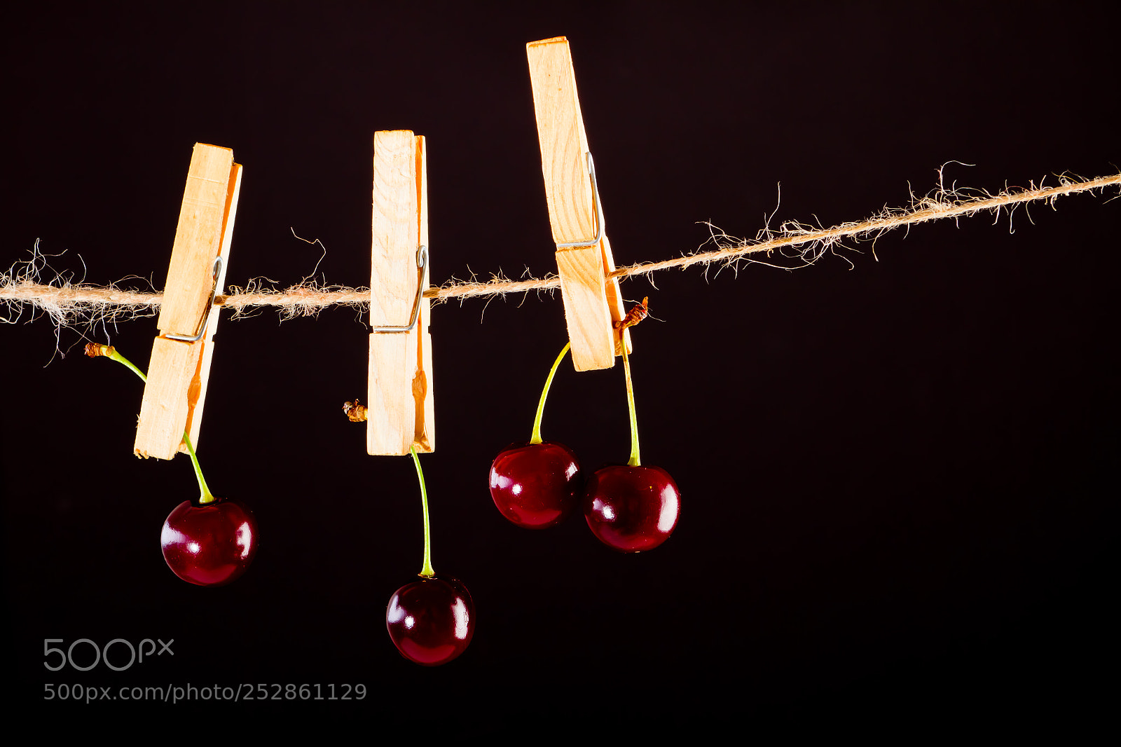 Canon EOS 7D sample photo. Cherry and rope on photography
