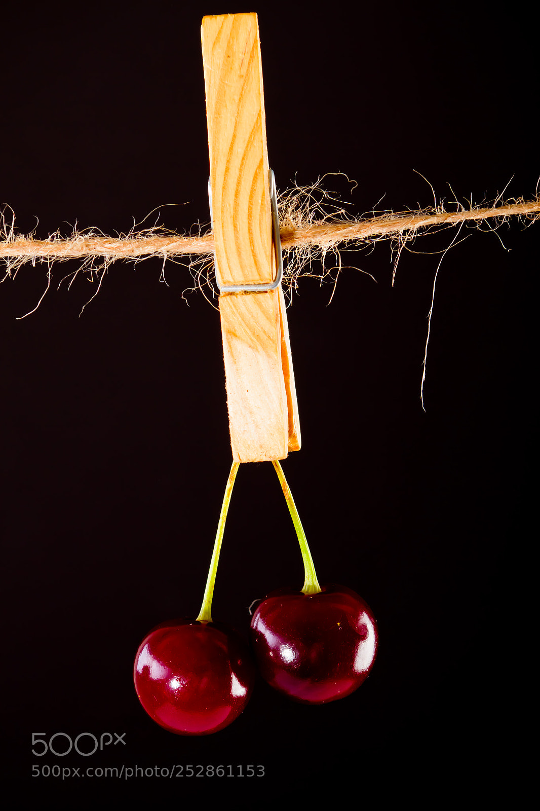 Canon EOS 7D sample photo. Cherry and rope on photography
