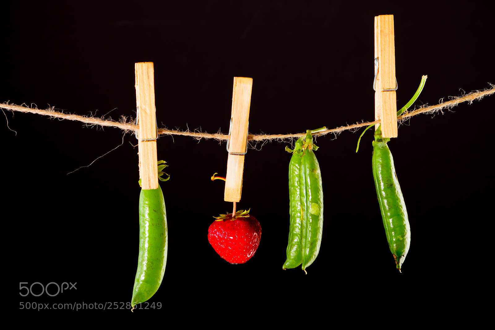 Canon EOS 7D sample photo. Cherry and rope on photography