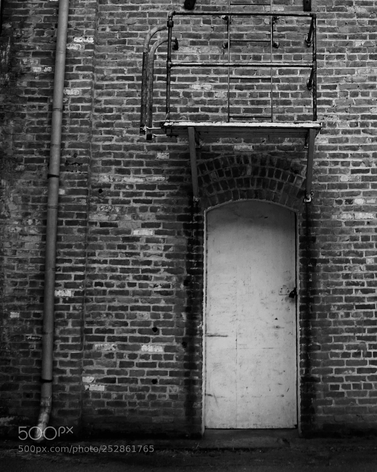 Sony a6300 sample photo. The white door photography