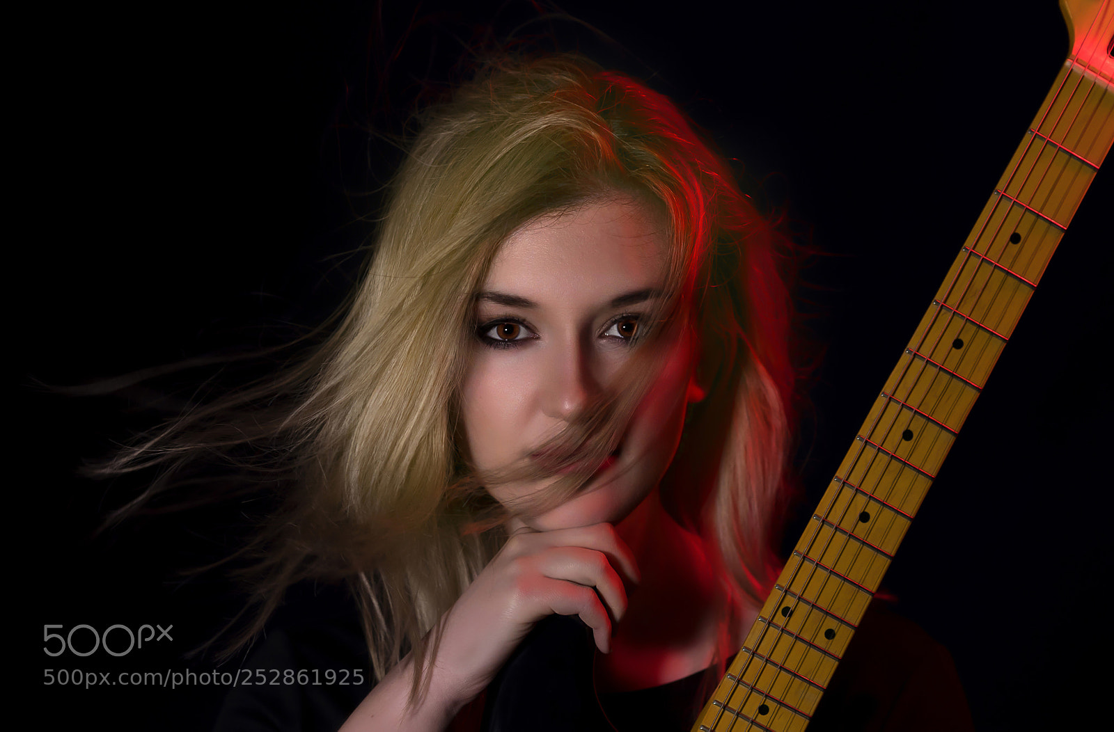 Canon EOS 5D Mark IV sample photo. Portrait with guitar photography
