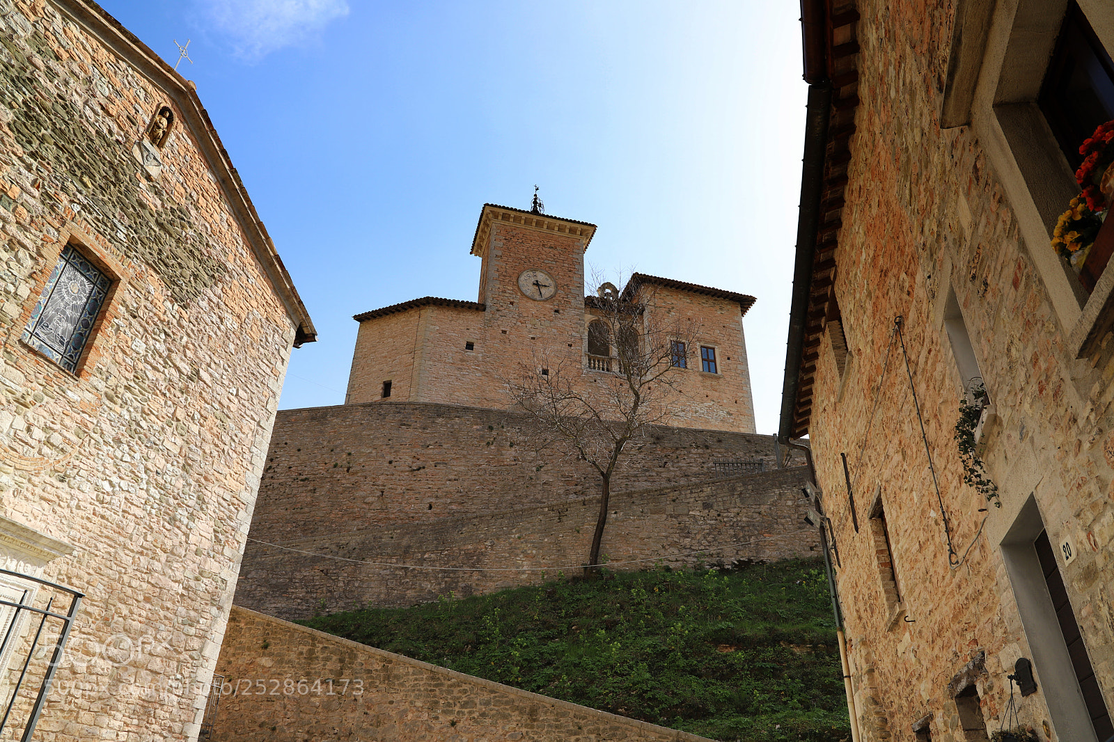 Canon EOS 6D Mark II sample photo. Castello brancaleoni di piobbico photography