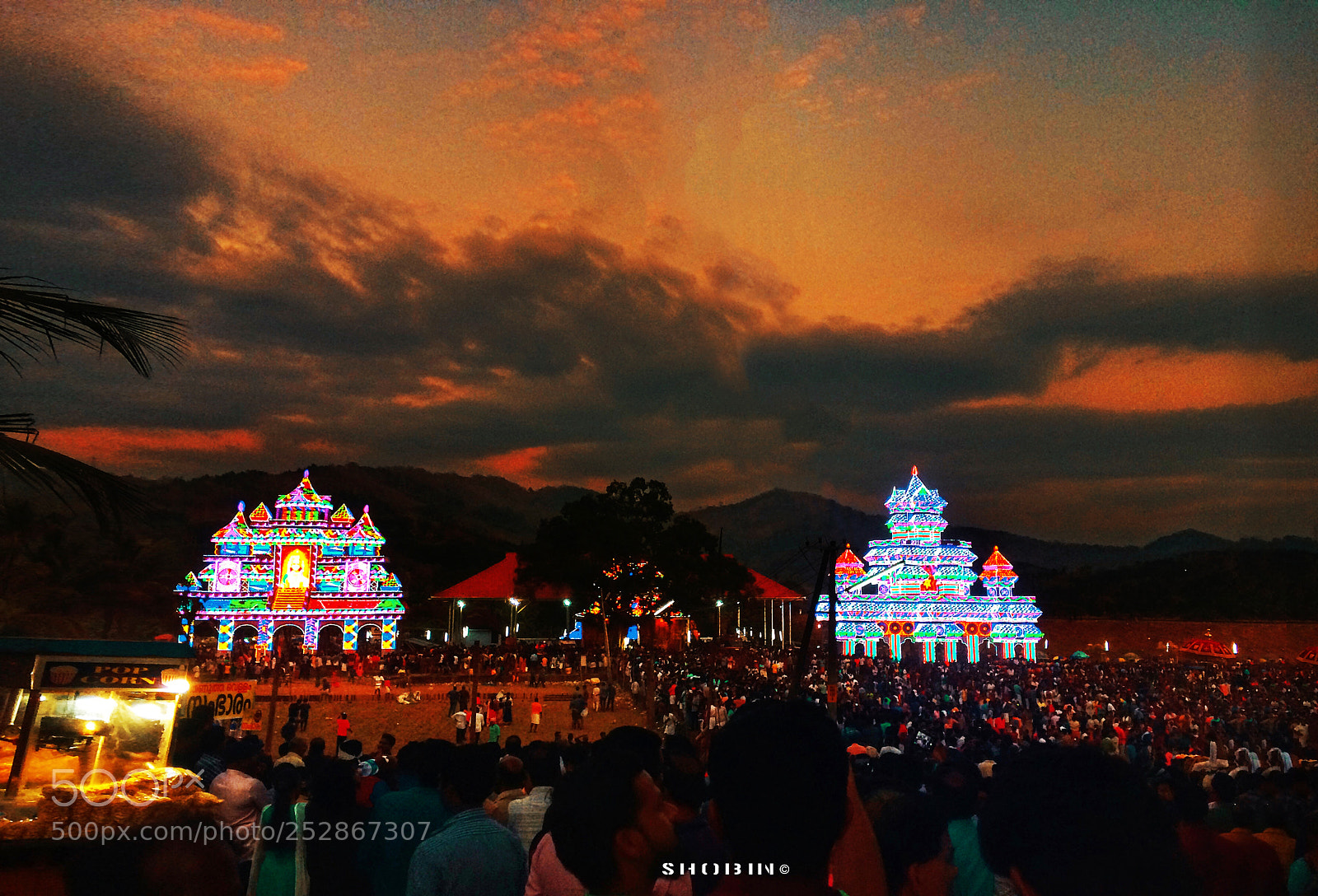 Apple iPhone 5s sample photo. Uthralikkavu pooram photography