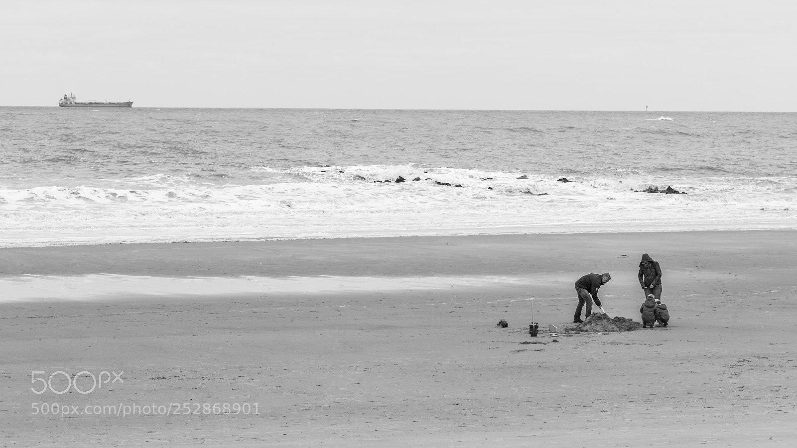Canon EOS 5D Mark II sample photo. Playing in the sand photography