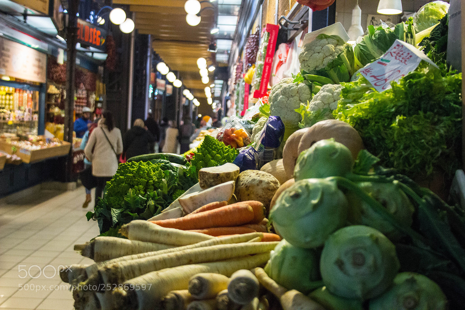 Canon EOS 600D (Rebel EOS T3i / EOS Kiss X5) sample photo. Market photography