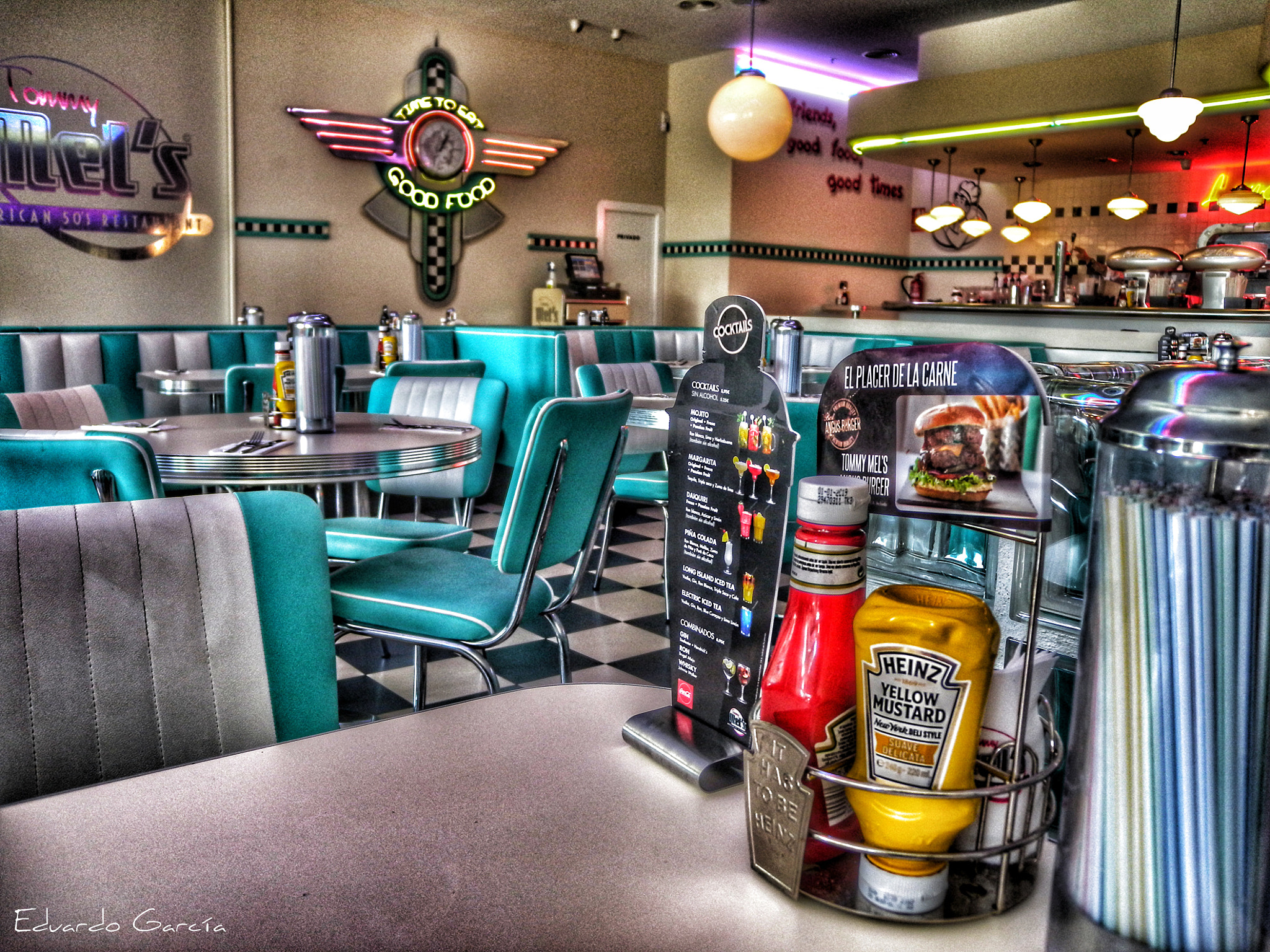 Nikon Coolpix P6000 sample photo. 50's restaurant photography