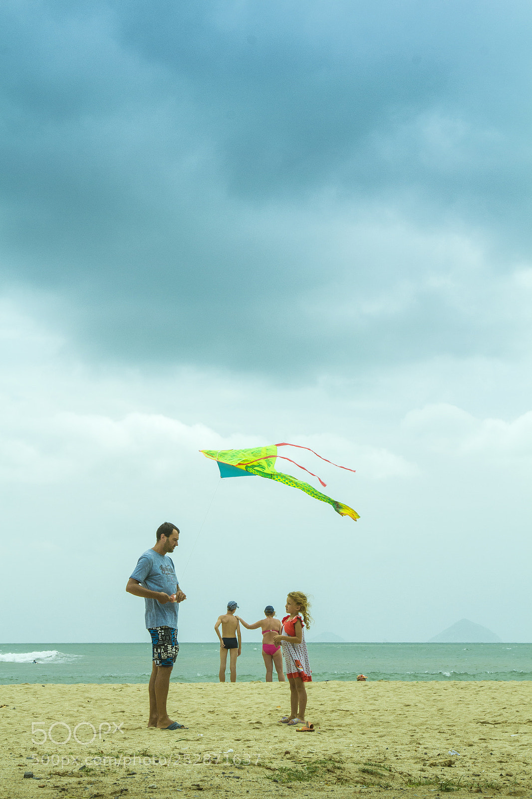 Canon EOS 60D sample photo. Father, daughter and kite photography
