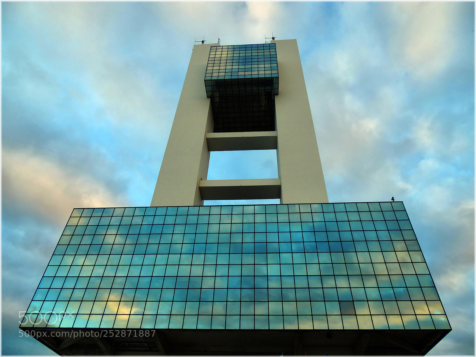 Nikon Coolpix P510 sample photo. Torre de control maritimo photography