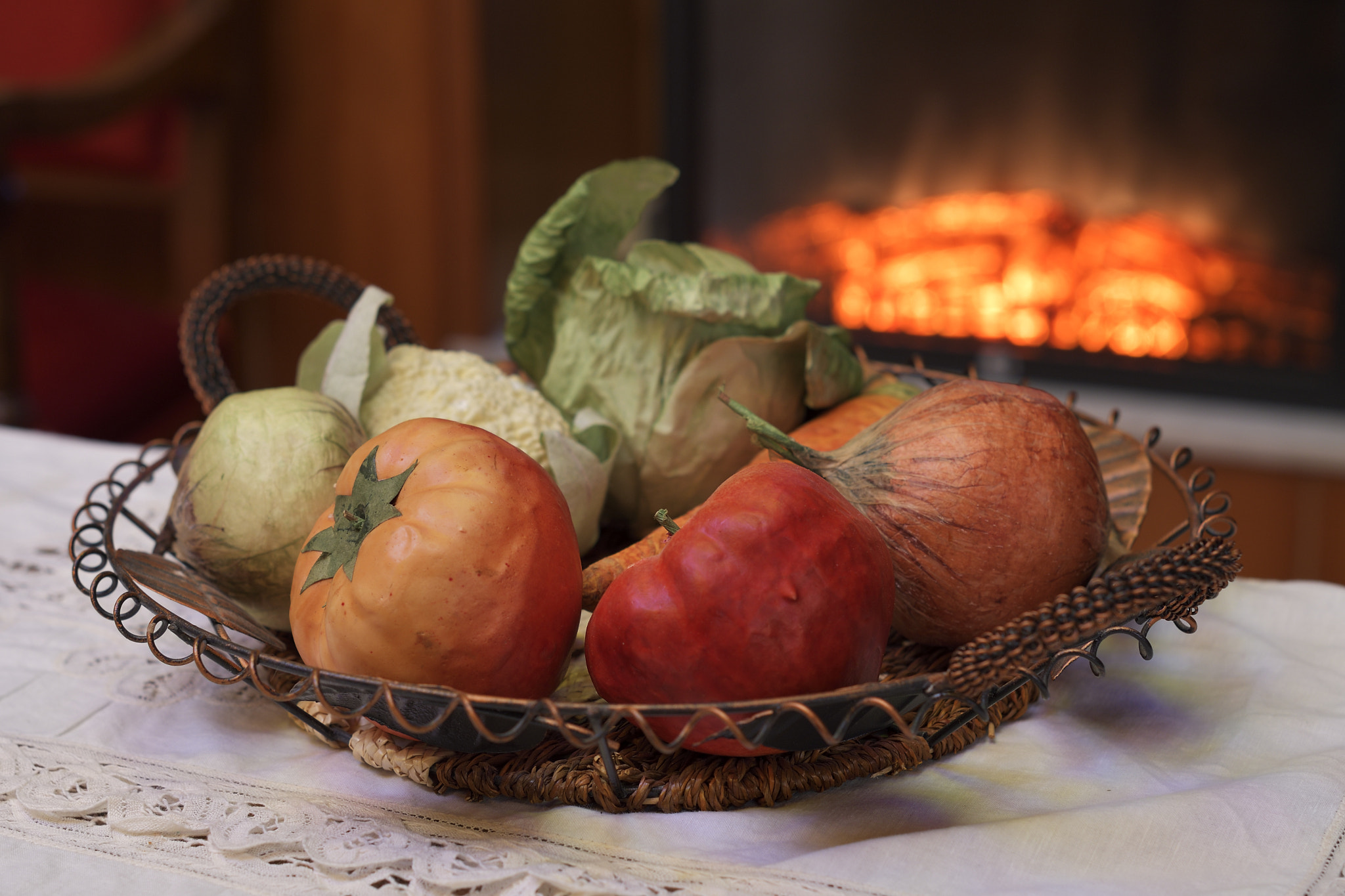 Nikon D500 + Nikon AF-S Nikkor 50mm F1.4G sample photo. Bodegón de frutas y chimenea artificial... photography