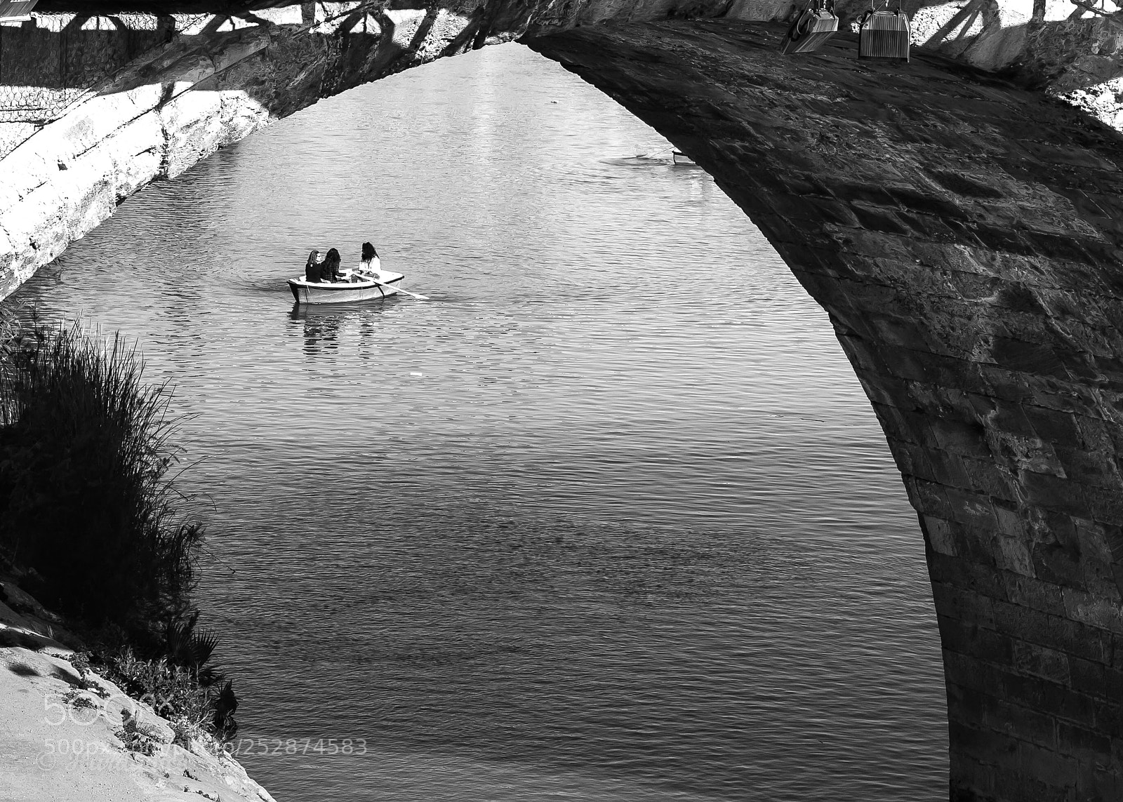 Canon EOS 450D (EOS Rebel XSi / EOS Kiss X2) sample photo. Under the bridge photography