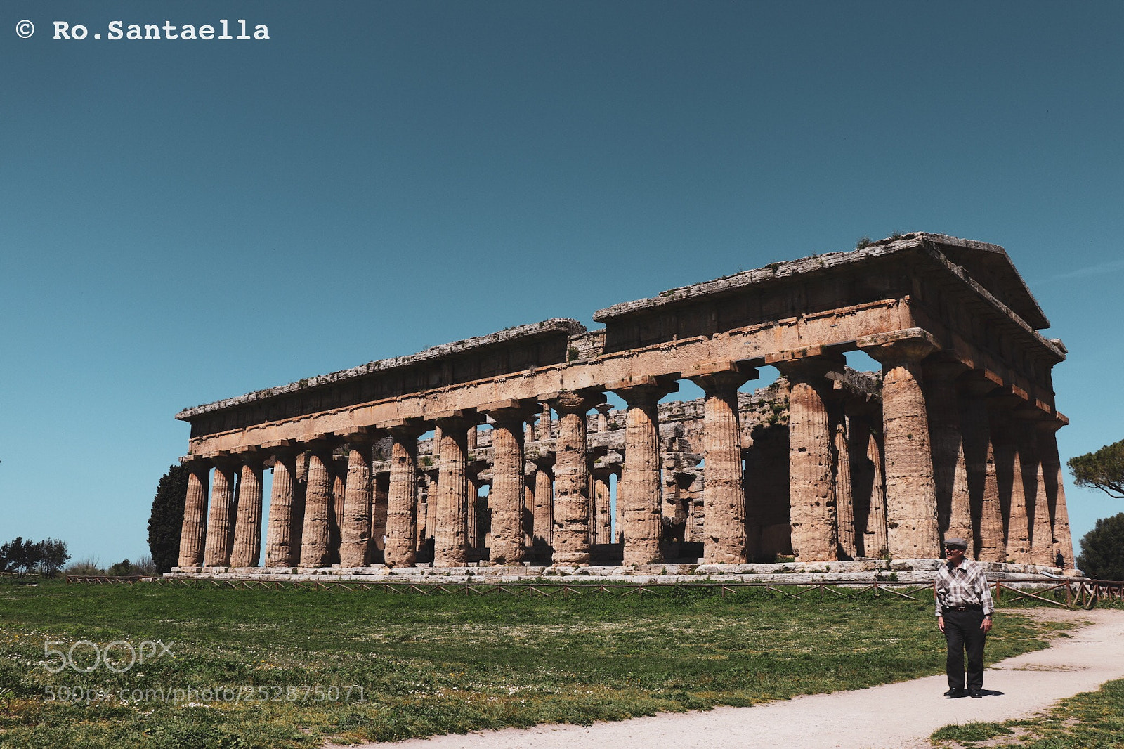 Canon EOS 200D (EOS Rebel SL2 / EOS Kiss X9) sample photo. Paestum templo romano photography