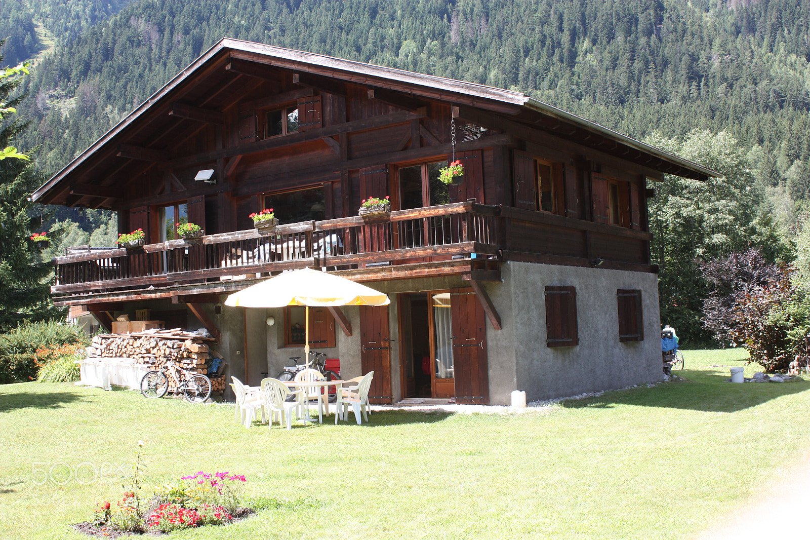 Canon EF-S 18-55mm F3.5-5.6 IS sample photo. Chamonix photography