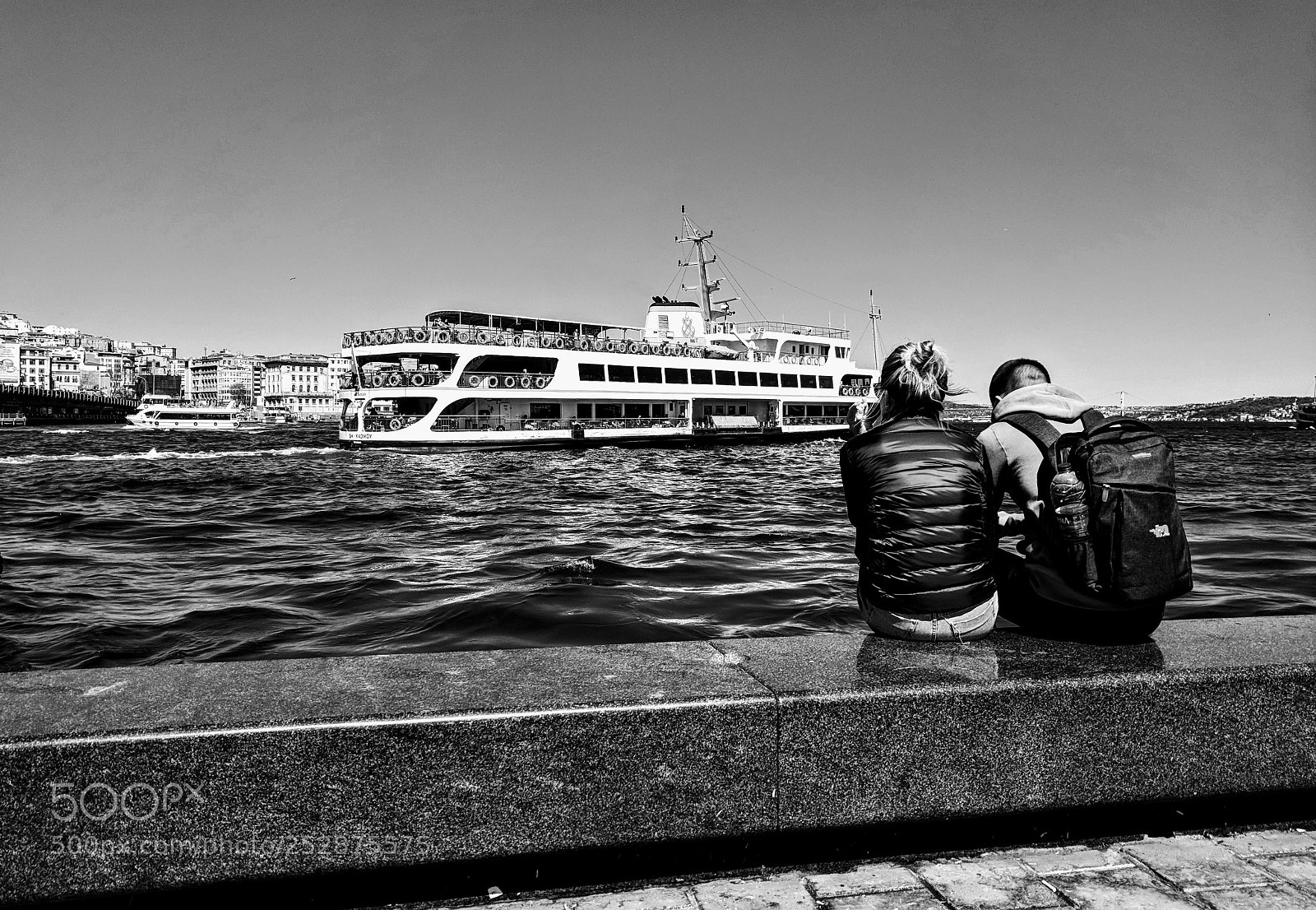 Google Pixel XL sample photo. Lovers watching the ferry photography