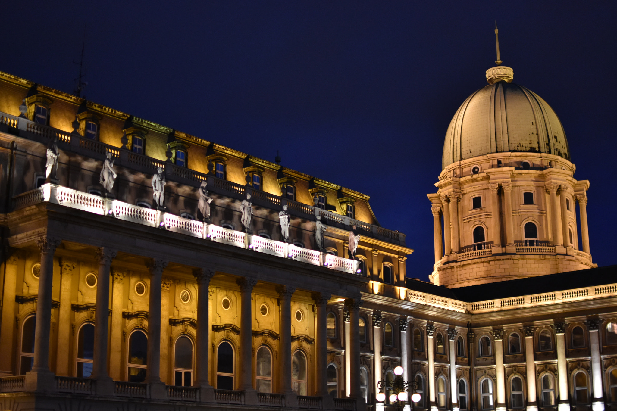 Nikon D3400 + Nikon AF-S DX Nikkor 35mm F1.8G sample photo. Buda castle photography