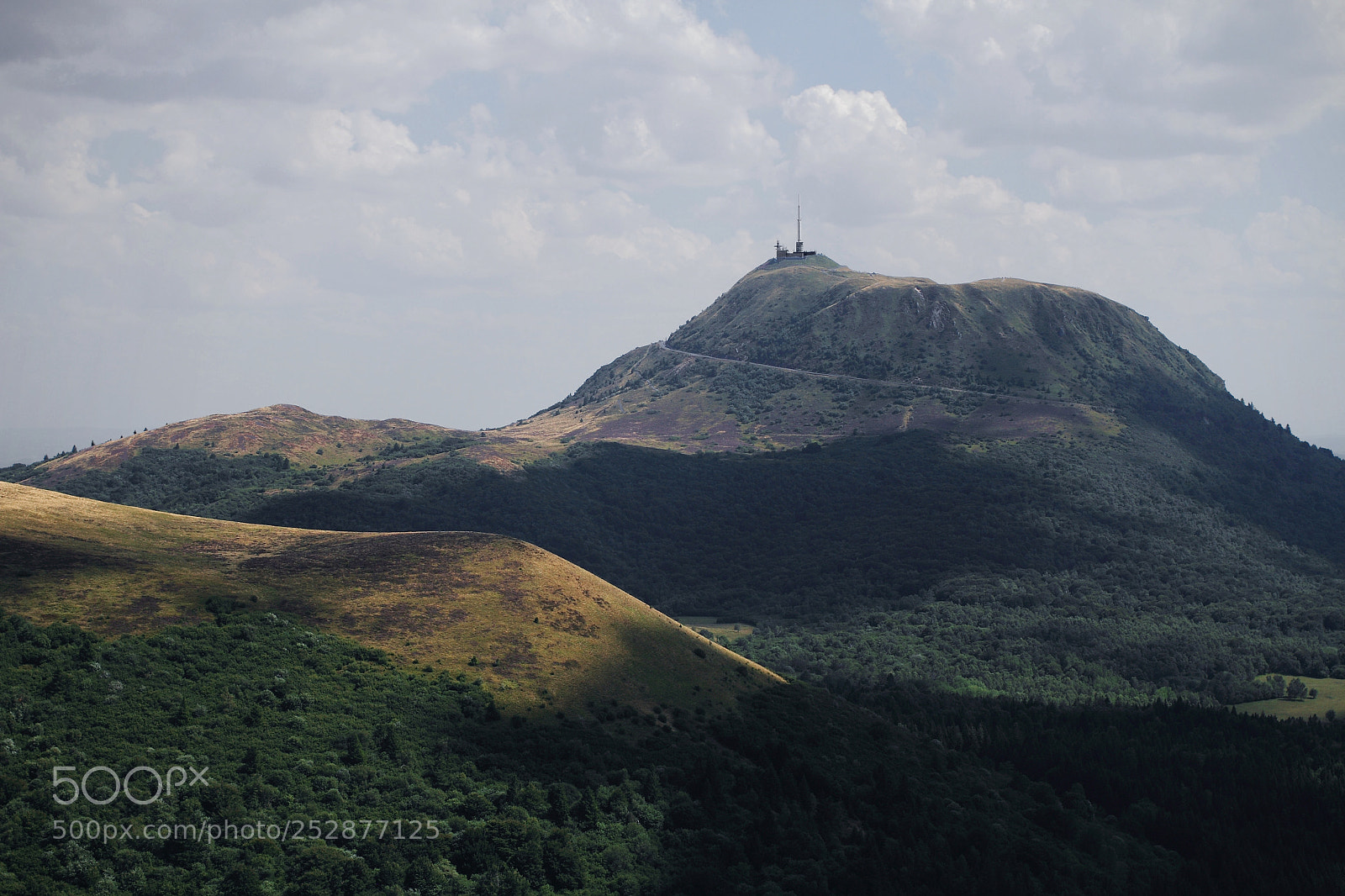 Canon EOS 7D sample photo. Et le puy-de-dôme photography