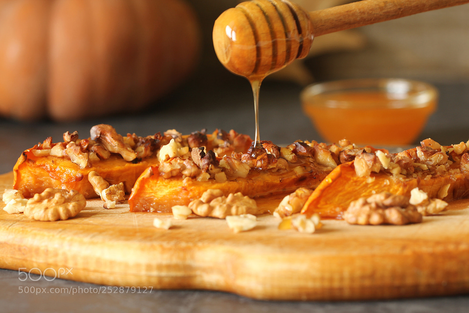Canon EOS 60D sample photo. Baked pumpkin with walnuts photography