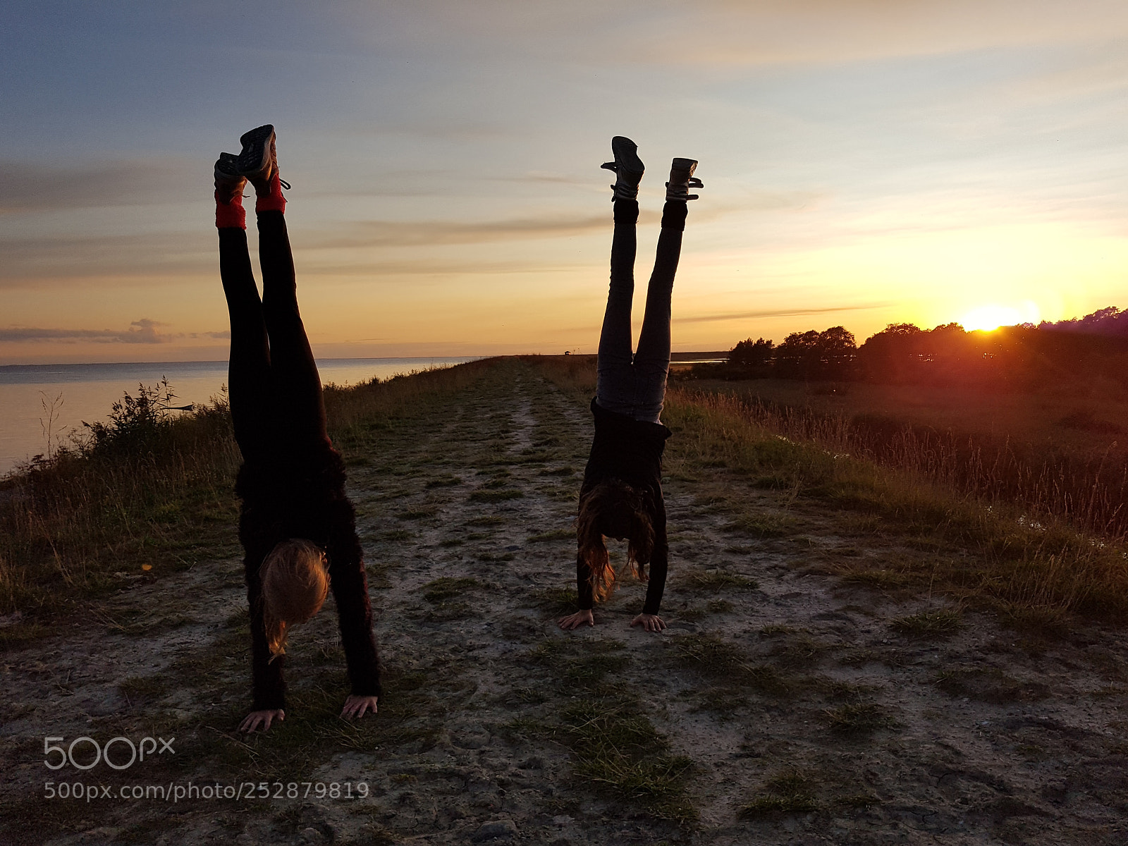 Samsung Galaxy S7 Edge sample photo. Sunset handstands photography
