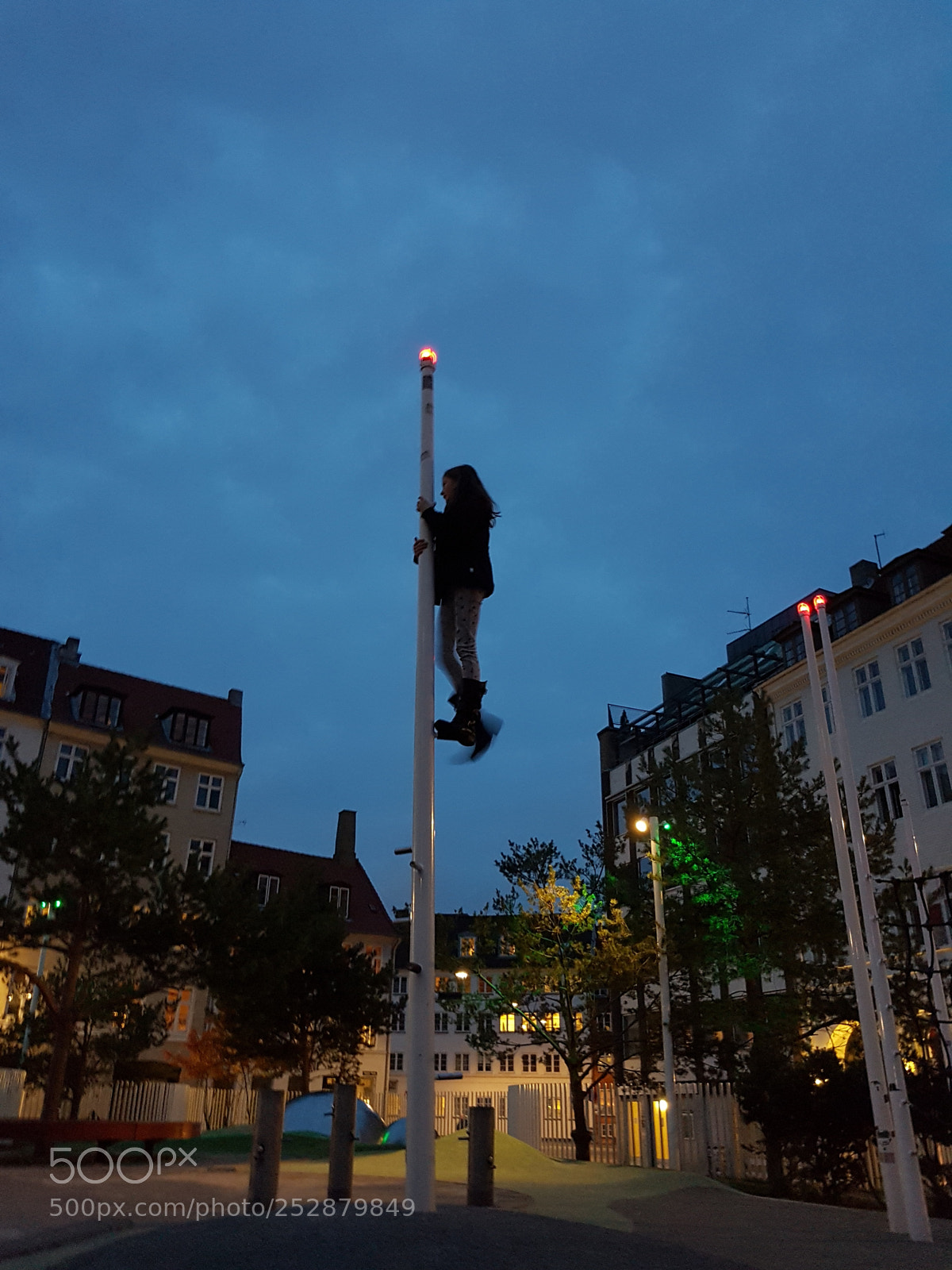 Samsung Galaxy S7 Edge sample photo. Girl climbing pole at photography