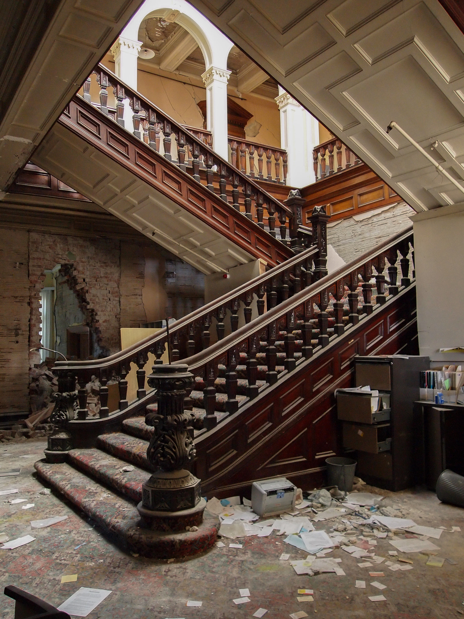 Olympus PEN E-PL1 sample photo. Crumbling. photography