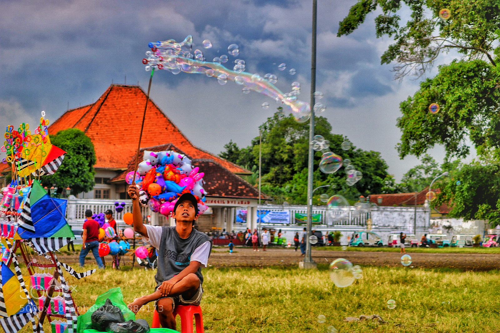 Canon EOS 750D (EOS Rebel T6i / EOS Kiss X8i) sample photo. Bubblesoap man photography