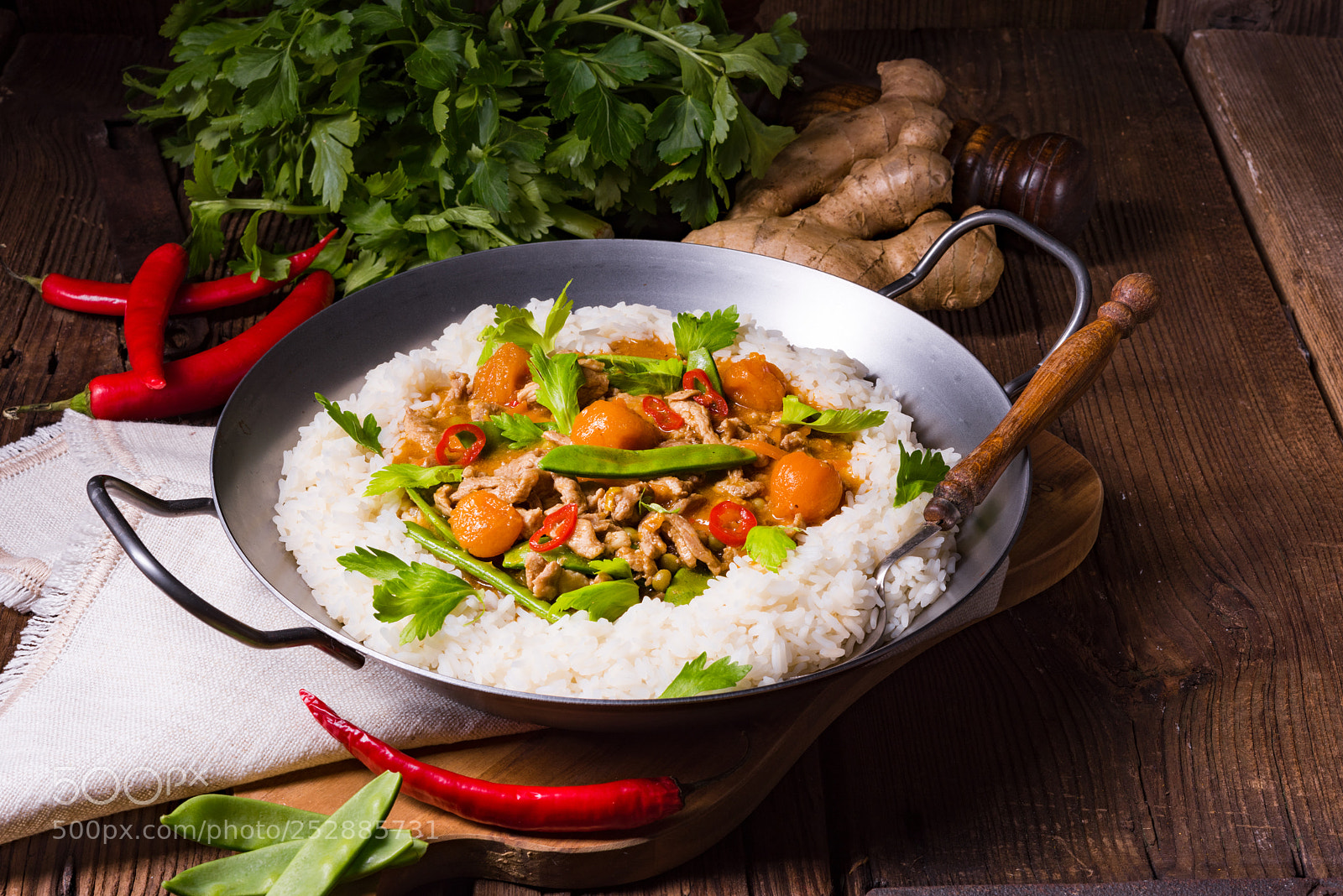 Nikon D810 sample photo. Wok pan with meat photography