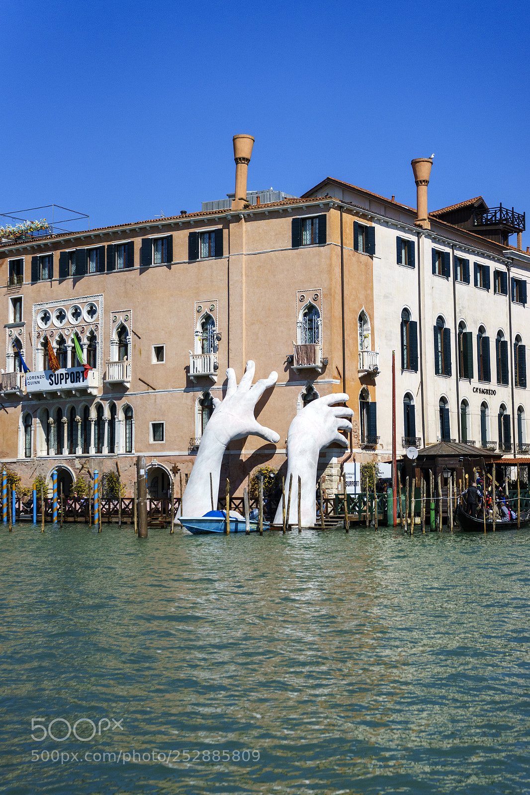 Sony a7 sample photo. Quinn's hands - venice photography