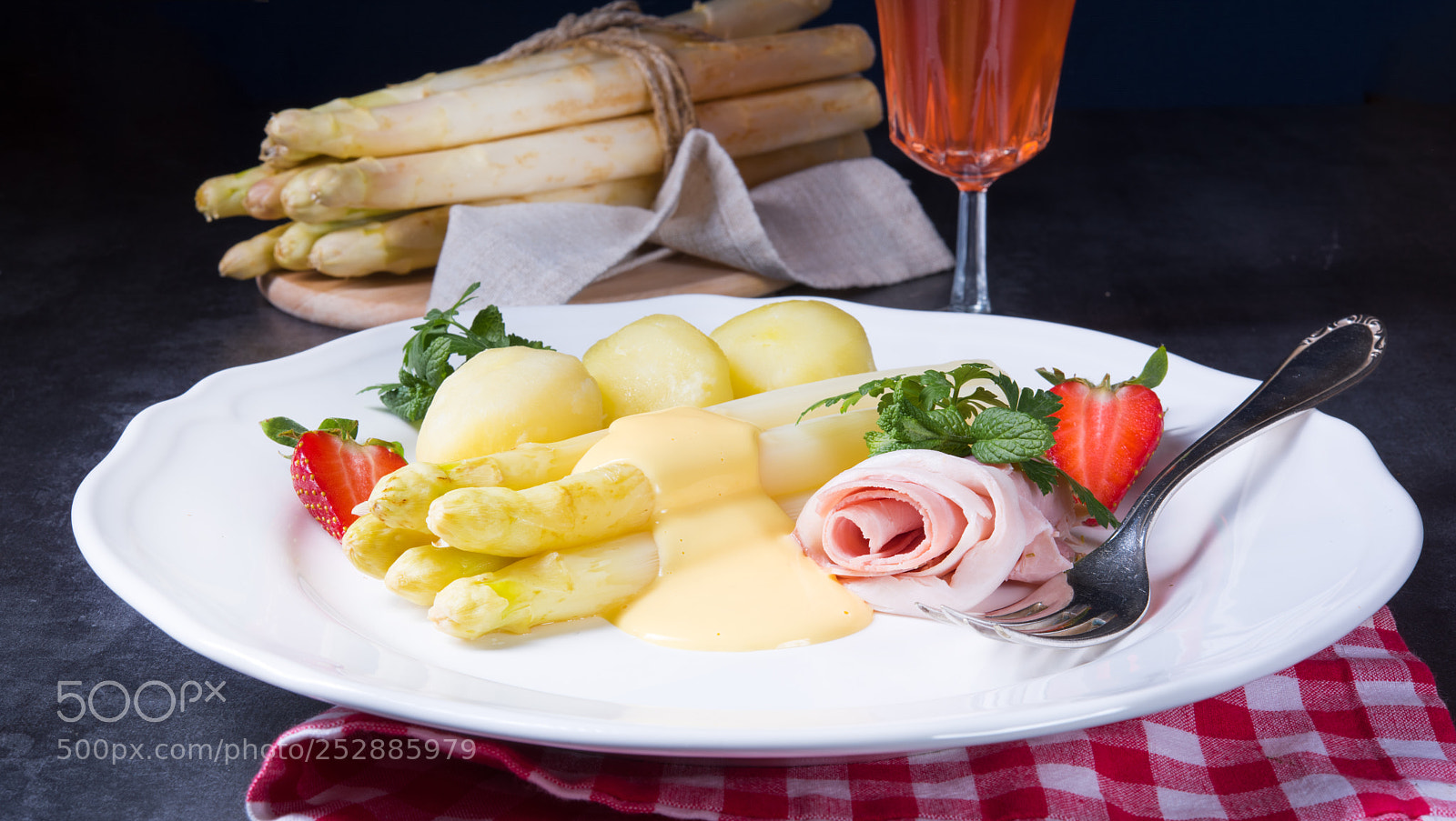 Nikon D810 sample photo. Asparagus with boiled ham photography