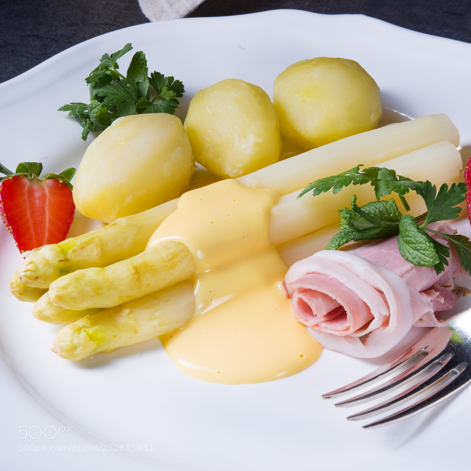 Nikon D810 sample photo. Asparagus with boiled ham photography