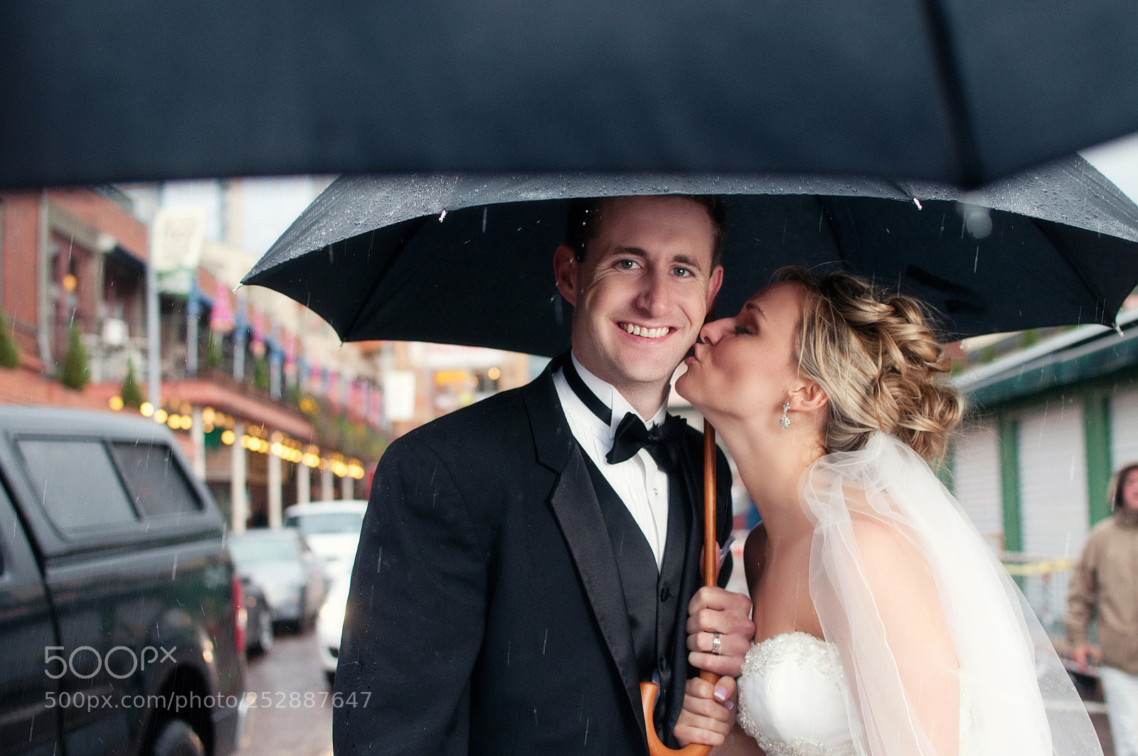 Nikon D300 sample photo. Pike place rainy day photography