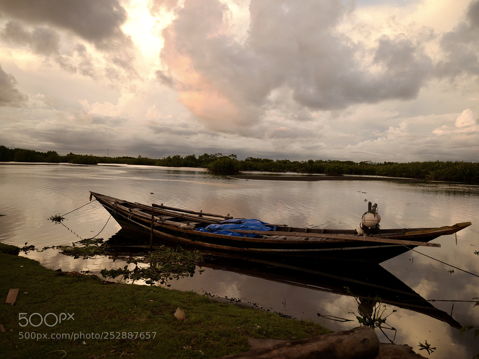 Leica SL (Typ 601) sample photo. Wooden boat photography