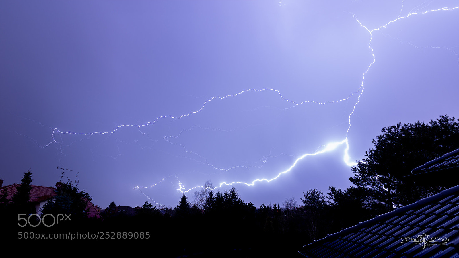 Canon EOS 5D Mark IV sample photo. Thunderstorm over poznań photography