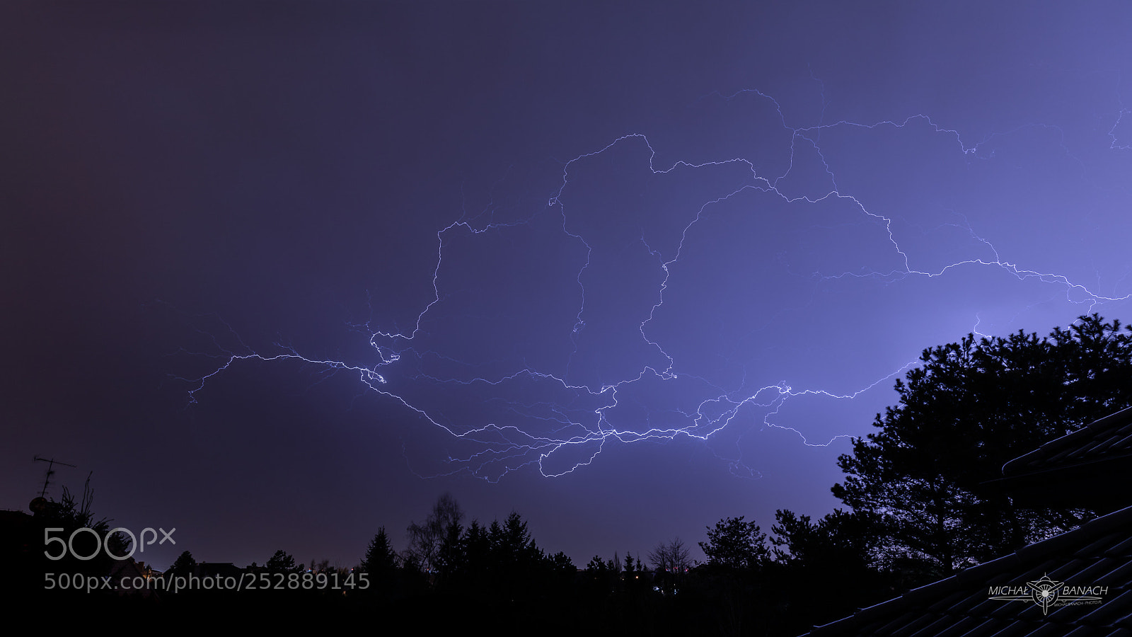 Canon EOS 5D Mark IV sample photo. Thunderstorm over poznań photography