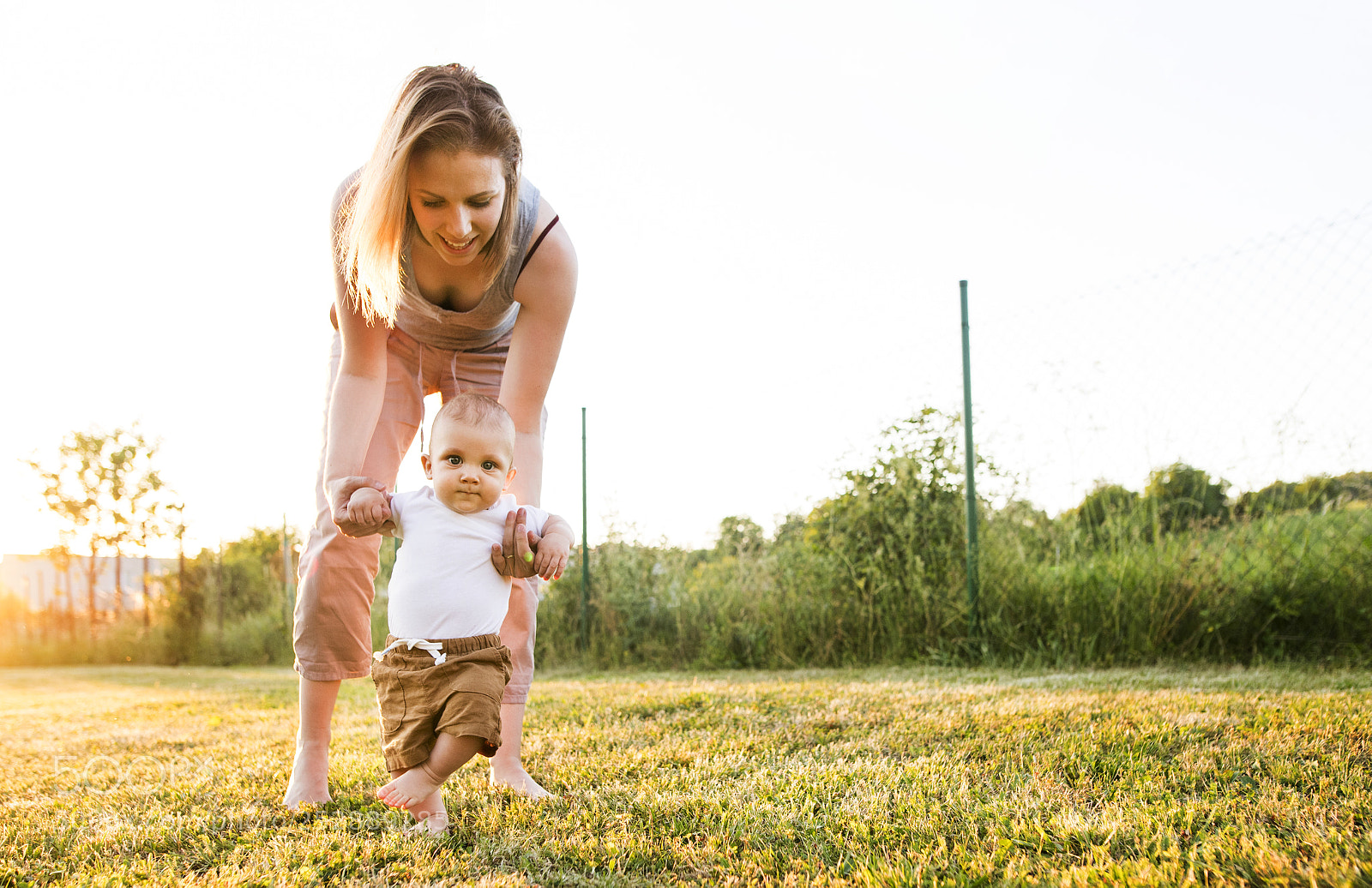Nikon D5 sample photo. Young mother with her photography