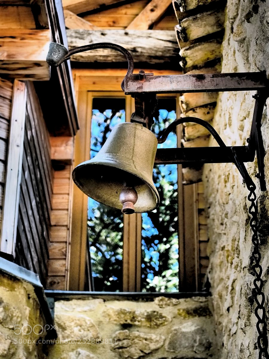 Olympus OM-D E-M5 sample photo. Cloche photography