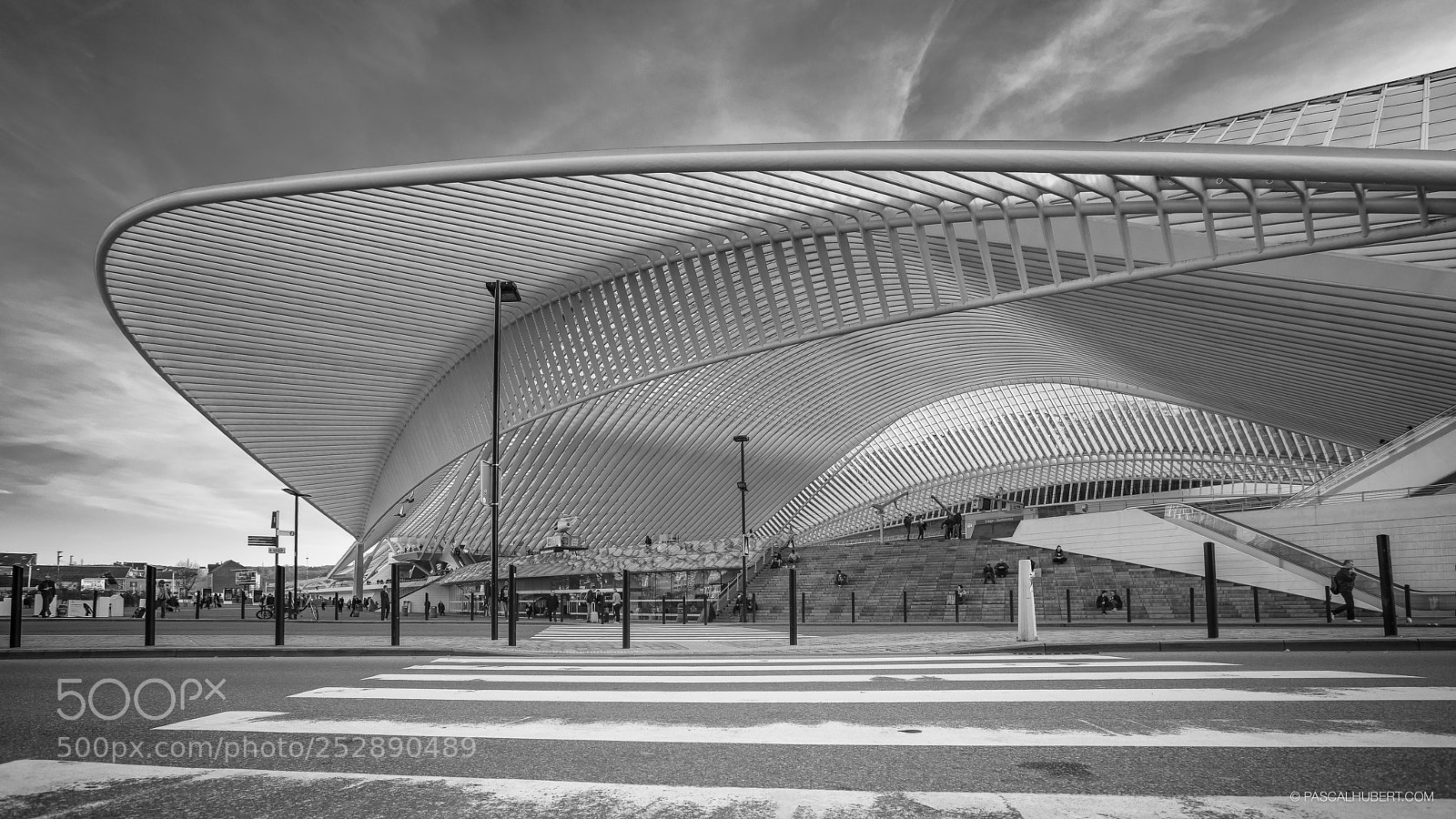 Canon EOS 5D Mark IV sample photo. Guillemins station photography