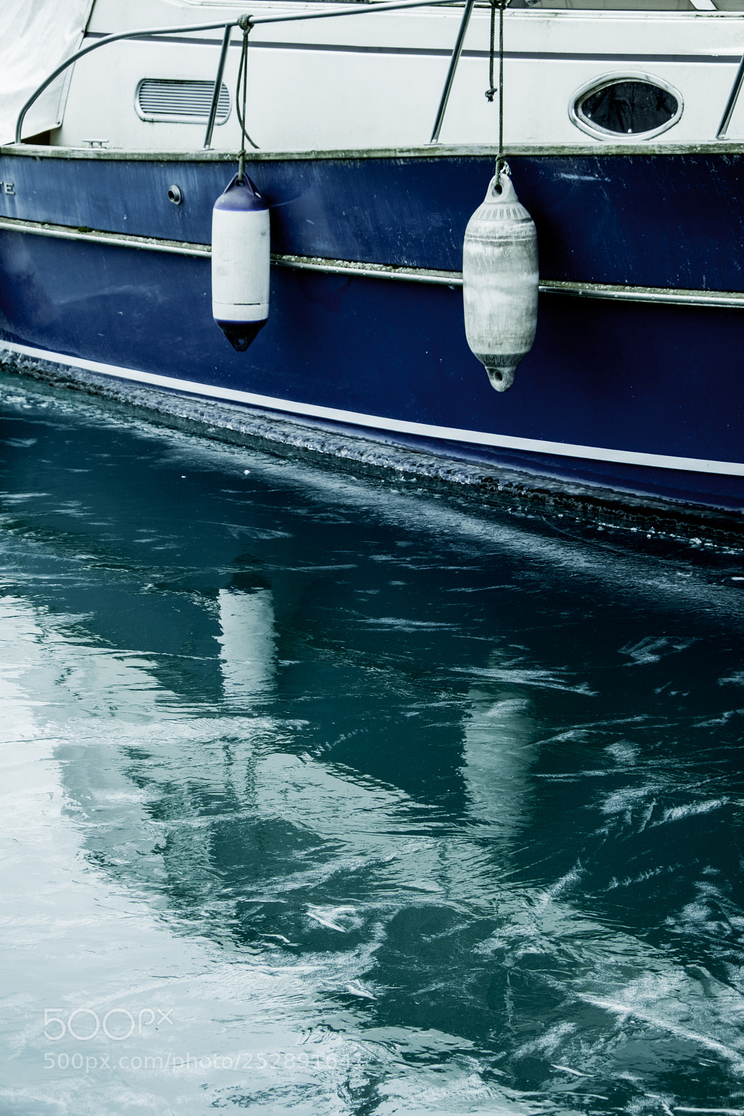 Fujifilm X-T2 sample photo. Bateau gelé photography