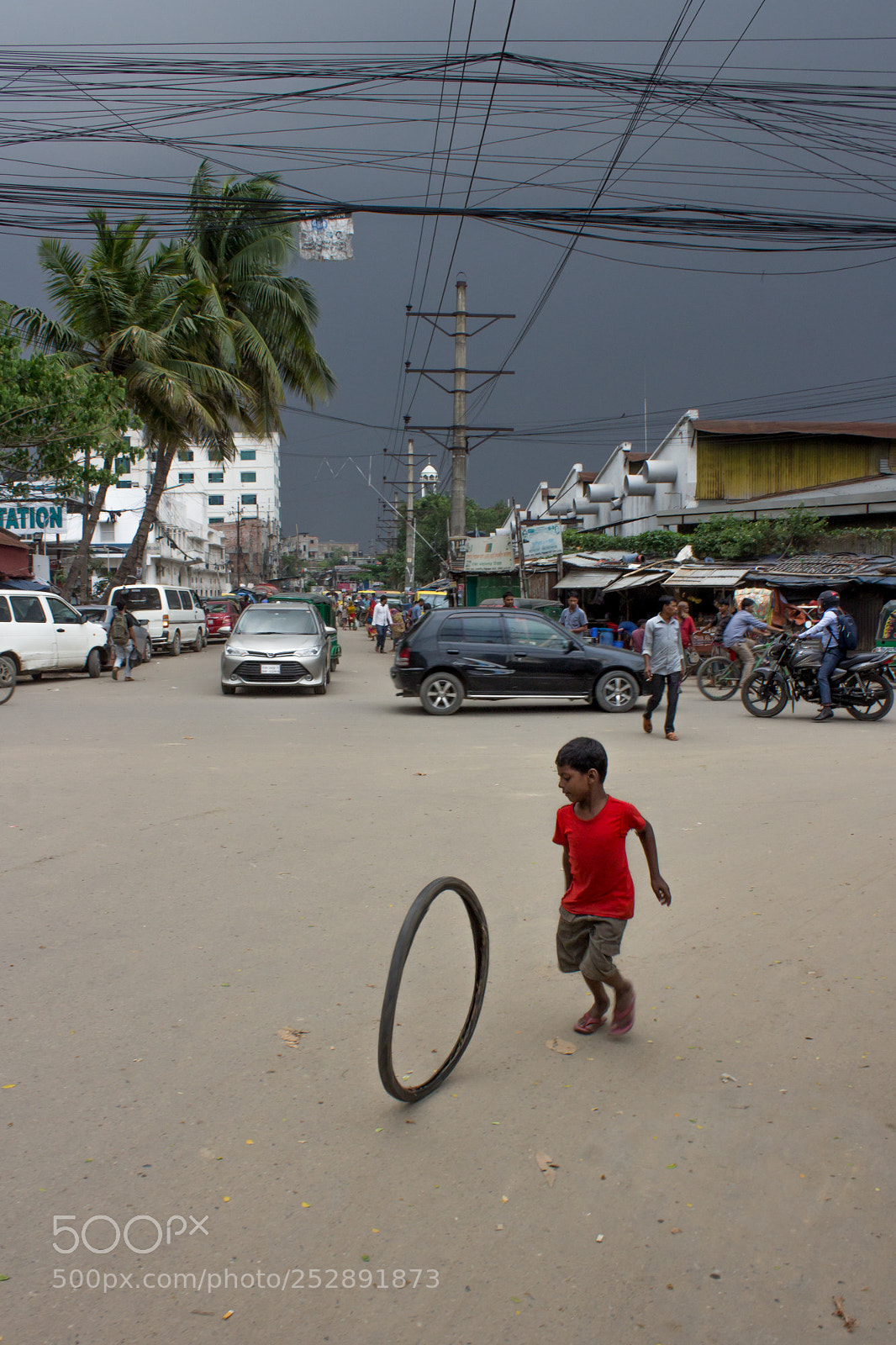 Canon EOS 1200D (EOS Rebel T5 / EOS Kiss X70 / EOS Hi) sample photo. Tire boy photography