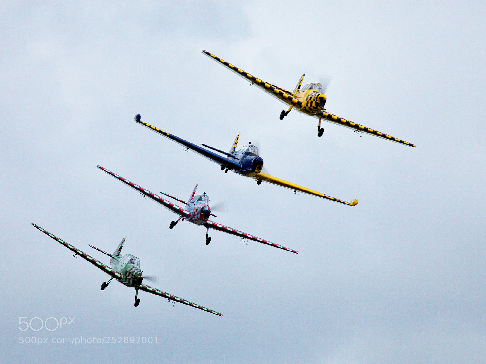 Canon EOS 5D Mark II sample photo. Aerobatics of four z 226 photography