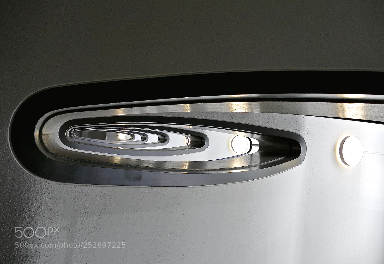 Leica V-Lux (Typ 114) sample photo. Between the floors photography